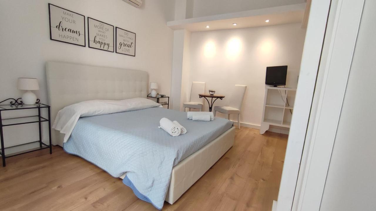Bed and Breakfast Living Cagliari Marina Экстерьер фото